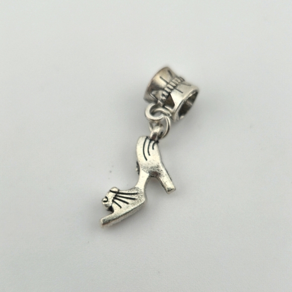 Silver Tone High Heel Shoe Dangle Charm Bead Pendant for Bracelet or Necklace - Picture 1 of 1
